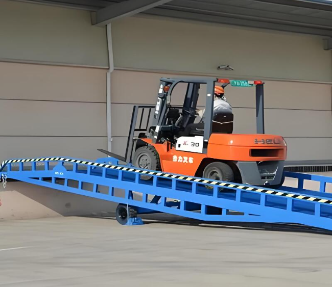肇州移动式卸货平台（叉车用）